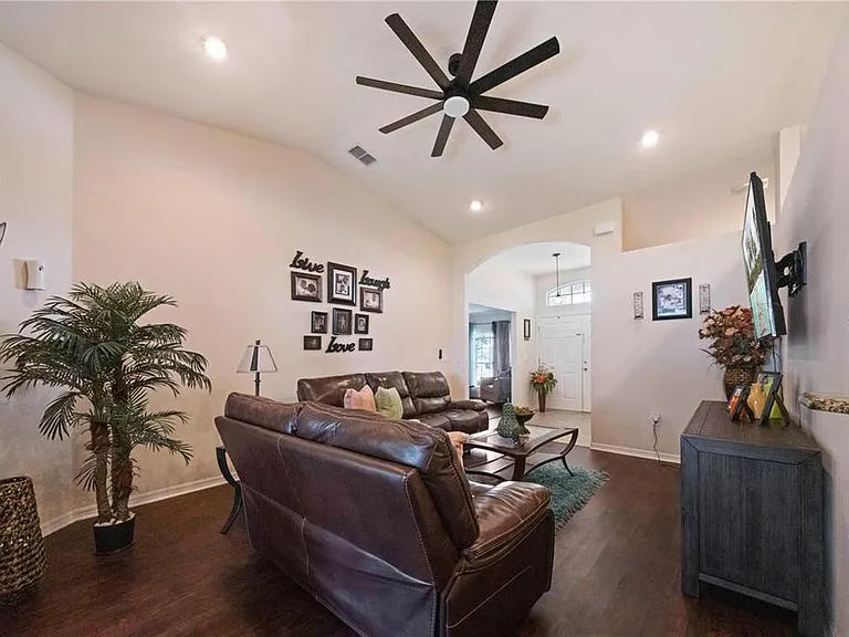 6518 Crescent Loop — Photo 7