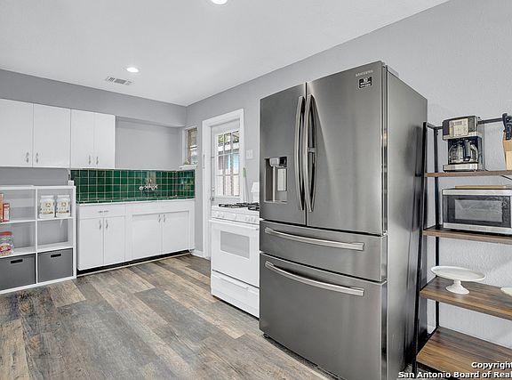 5th image of 202 W Academy St