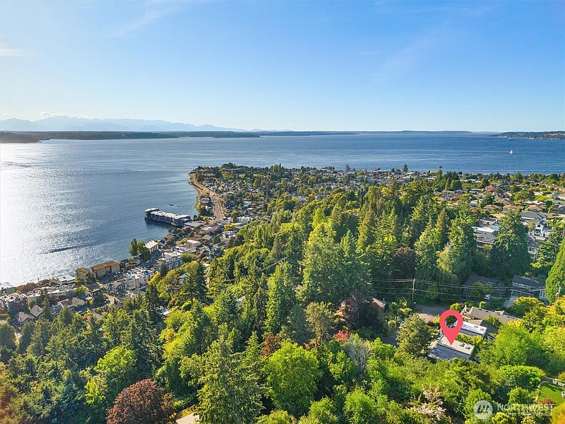 4th image of 4014 57th Avenue SW