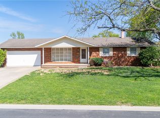702 N Oakwood St, Effingham, IL 62401