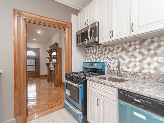 5th image of 1371 Dean St #31