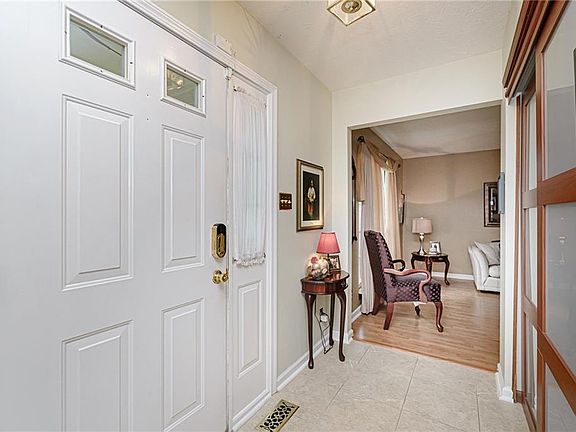5th image of 4026 Hollow Creek Dr