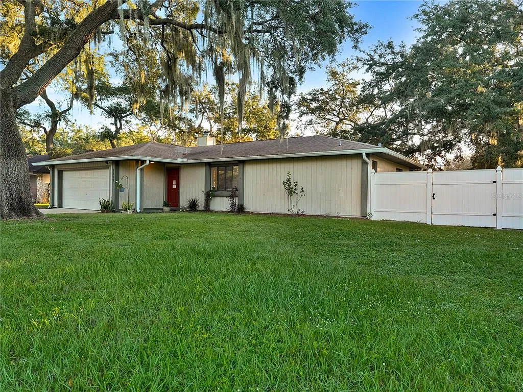 3 bed, 2.0 bath, 1644 sqft, $2,395 — Photo 3
