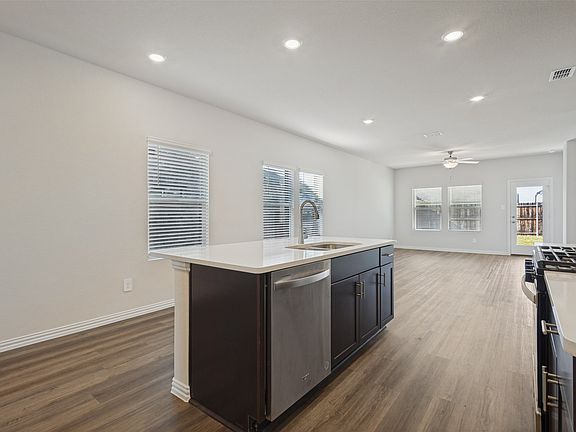 5th image of 610 Hemingway Ln