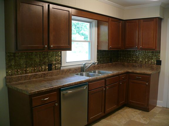 5th image of 275 Anderson St