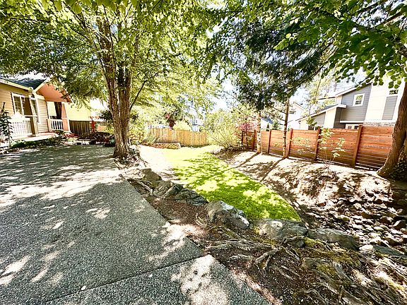 Fully fenced front yard