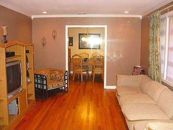 4th image of 609 Wimbish Rd