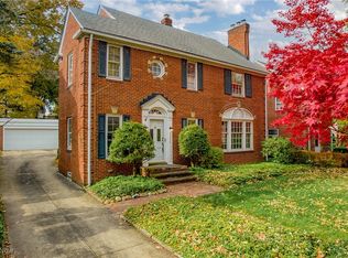 2556 Ashurst Rd, University Heights, OH 44118