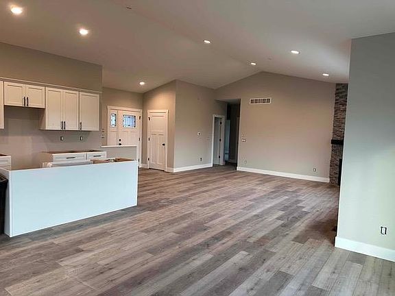 4th image of 8202 Hugo Dr