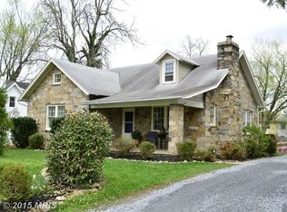 32 N Ivandale St, Hamilton, VA 20158