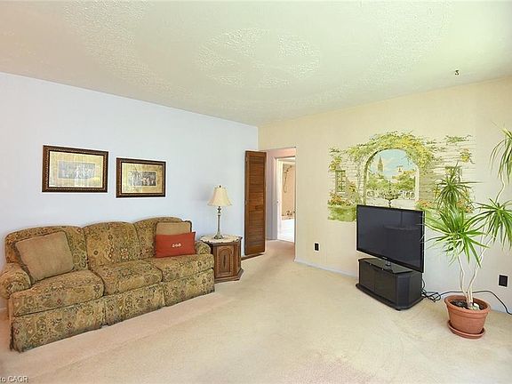 3rd image of 19 Gildea St
