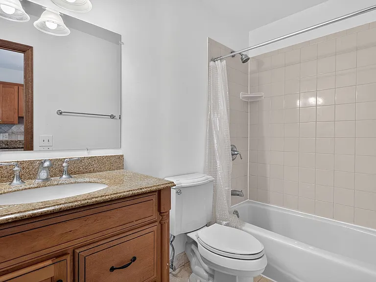 1103 Washington St #6 — Photo 10