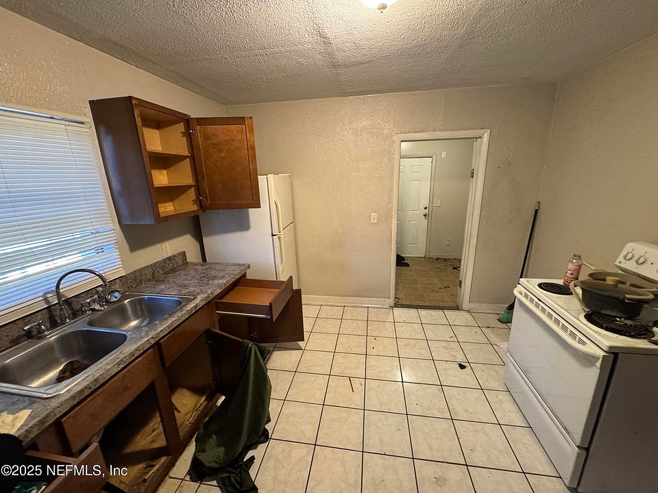 2nd image of 1556 LOGAN Street
