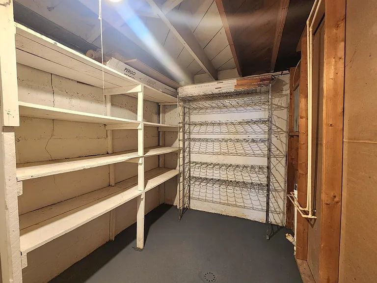203 E Hines St — Photo 16