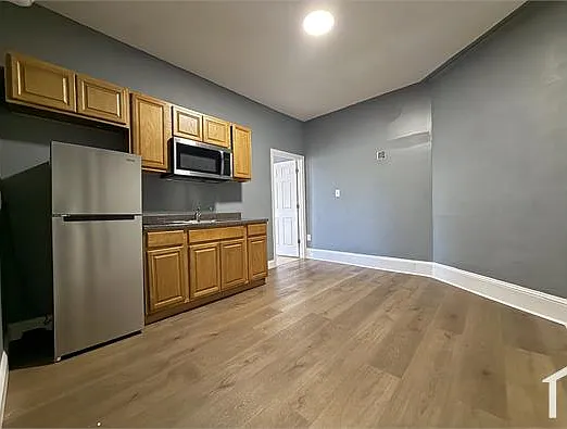 1 bed, $990 — Photo 1