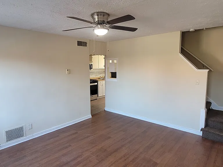 416 Cedar Dr — Photo 2