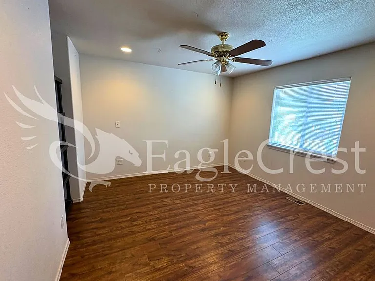 216 N Park St — Photo 41