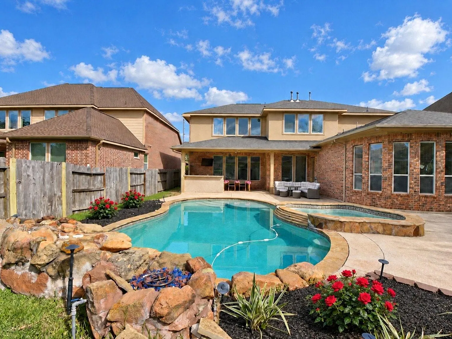 4 bed, 3.5 bath, 3830 sqft, $5,900 — Photo 4