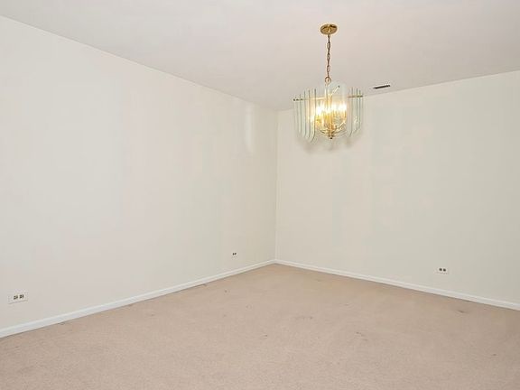 5th image of 2000 Chestnut Ave APT 207