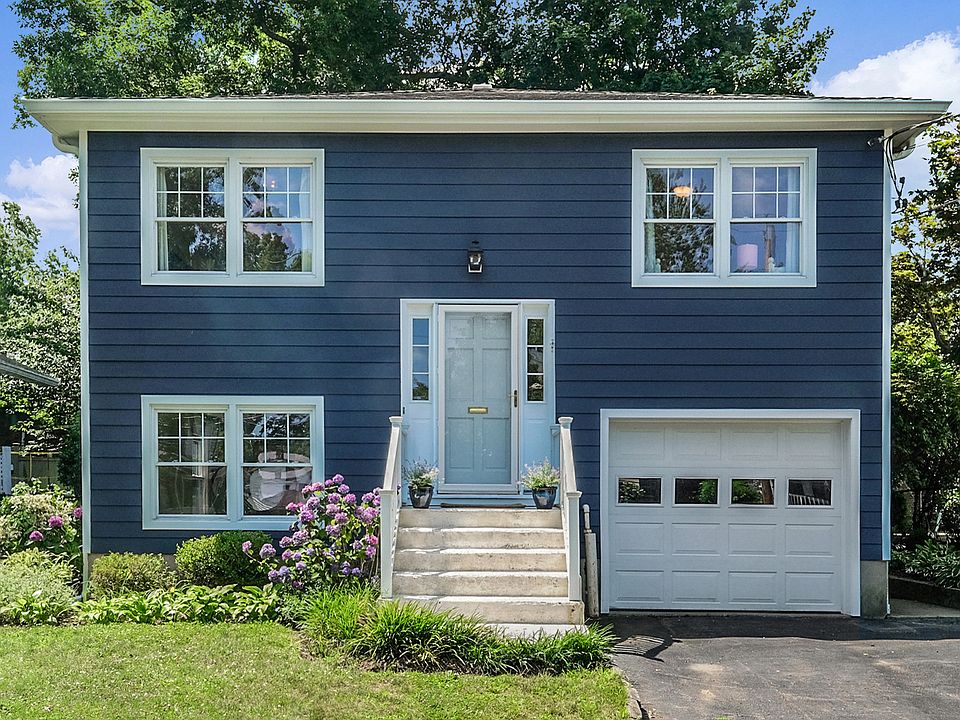 1st image of 18 Adelaide St