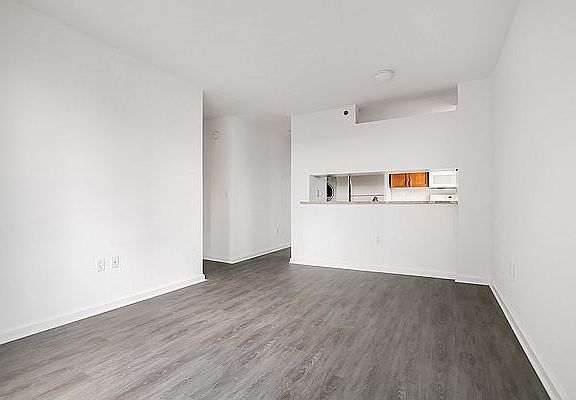 4th image of 35 W 33rd St APT 14D