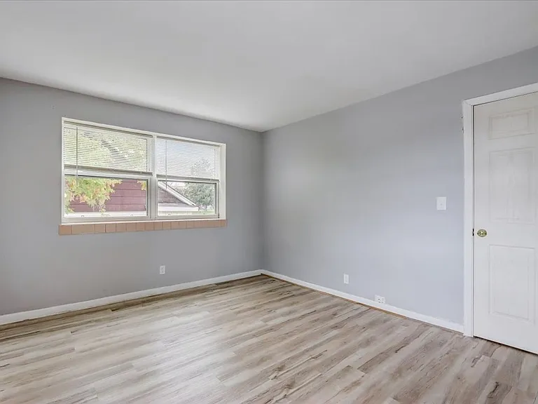 5605 W Beloit Rd — Photo 10