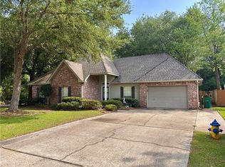 909 Chevreuil St, Mandeville, LA 70448