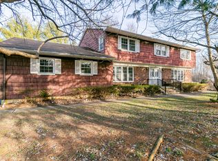 20 Kensington Dr, Manalapan, NJ