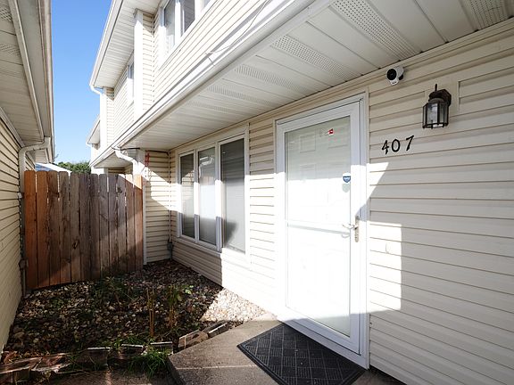 3rd image of 407 Faulkner Ct