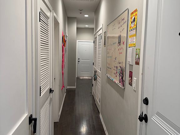 5th image of 1242 W Argyle St #3F