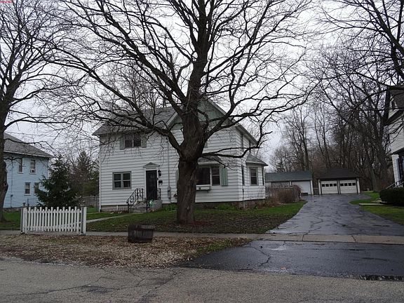 4th image of 435 Center St