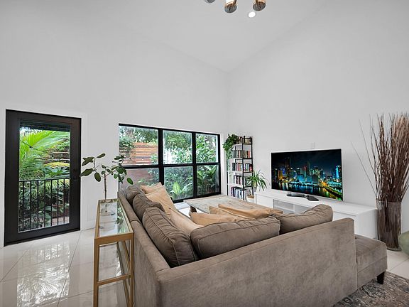 3rd image of 3000 NE 8th Terrace #A5