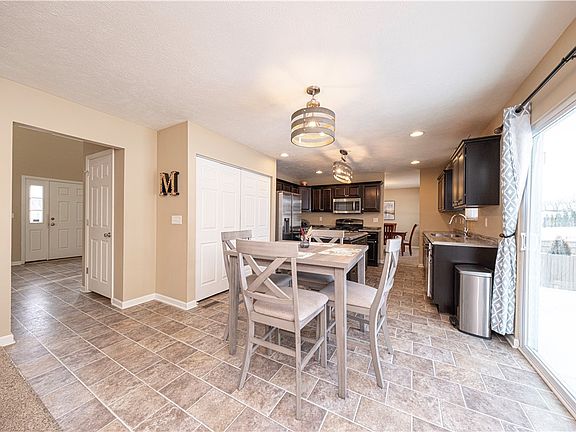 5th image of 111 Naughton Cir