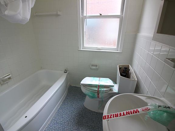 5th image of 21421 Bournemouth St