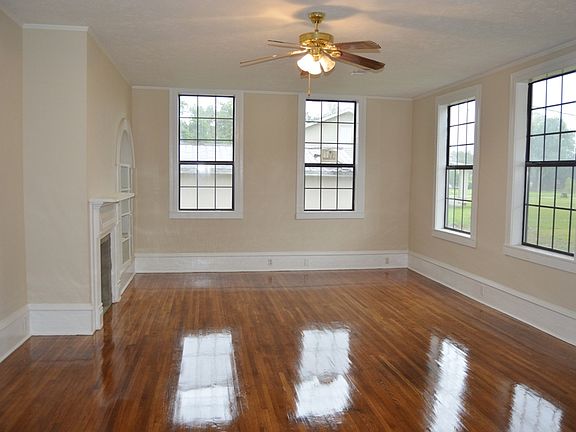 3rd image of 404 Pershing Ave
