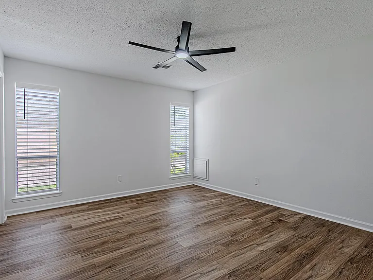 3406 Forest Village Dr — Photo 35