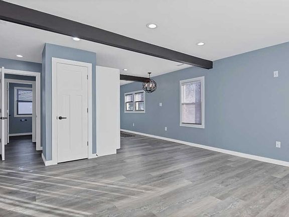 5th image of 2281 Orange St