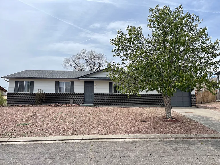 615 Virginia Ct — Photo 1