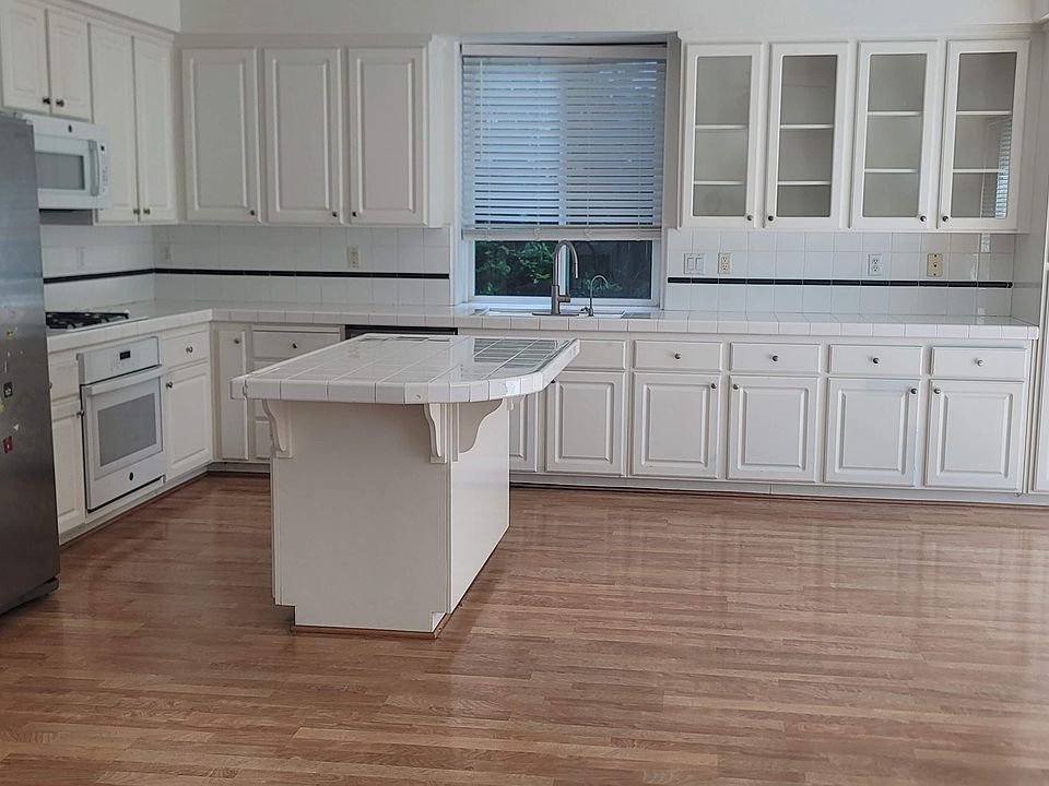 1st image of 968 Palmer Cir