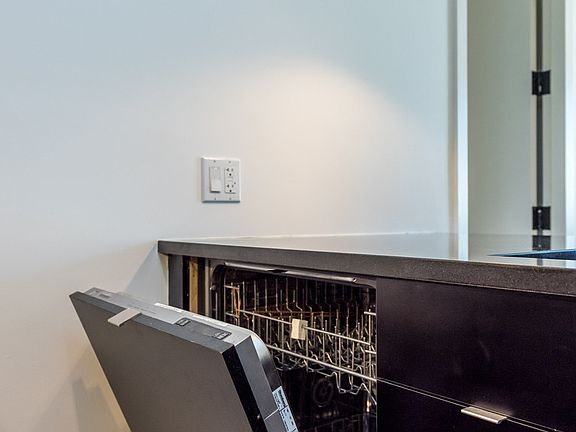 5th image of 191 Hawthorne St #3F