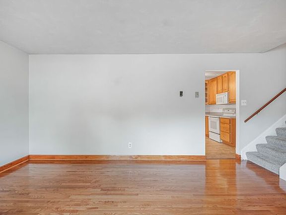 5th image of 408 Deerwood Dr