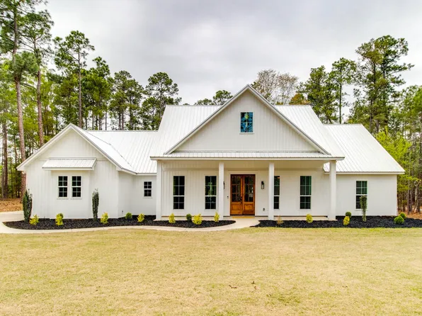 1322 Sunnyhill Dr, Camden, SC 29020