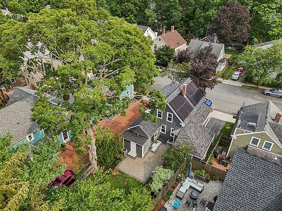 5th image of 22 Oakland St