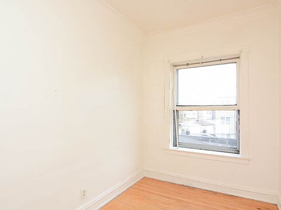 5th image of 2244 W Wilson Ave APT 309