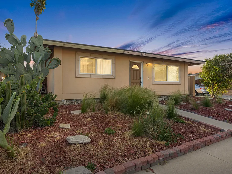Sierra Ln — Photo 21