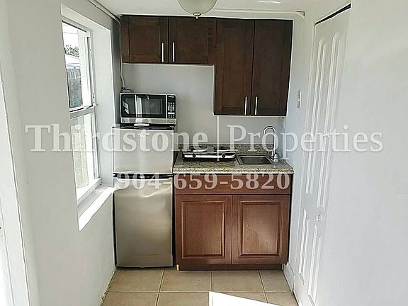 3rd image of 1239 NE 110th St APT 6