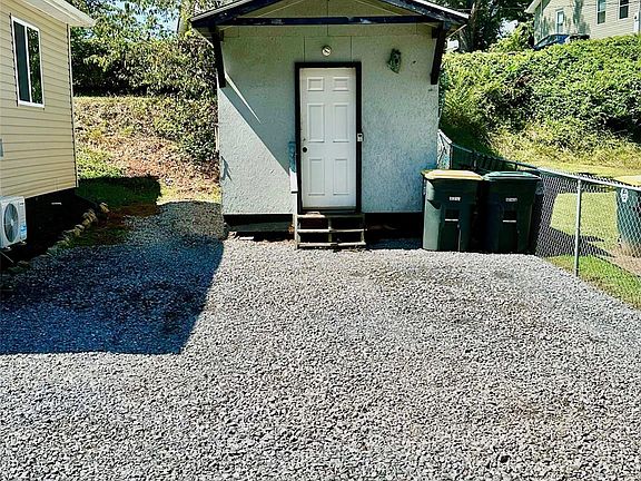 3rd image of 11 Martel Ln