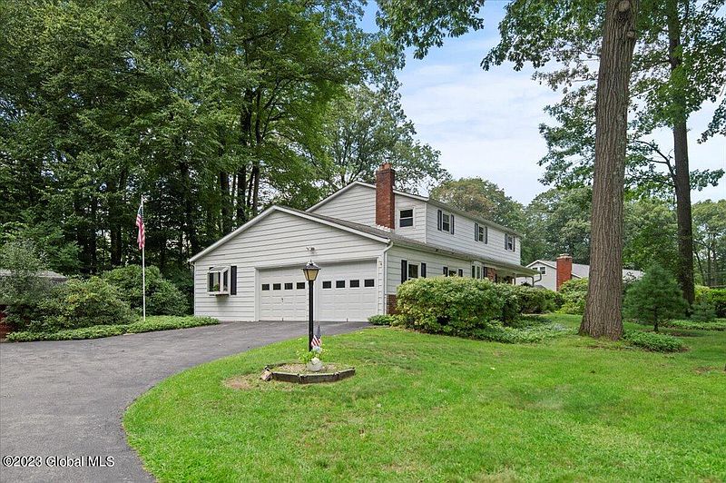 3rd image of 15 Broadleaf Drive