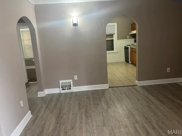 214 Hawkins Dr, Cahokia, IL 62206