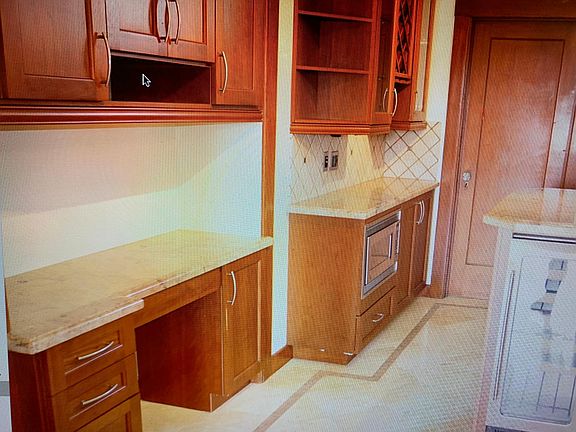 5th image of 2655 Franklin St APT 6